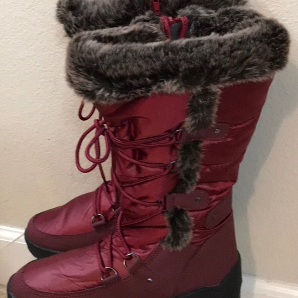 Nature Breeze snow/rain boots. Size 8 1/2 NWOT.